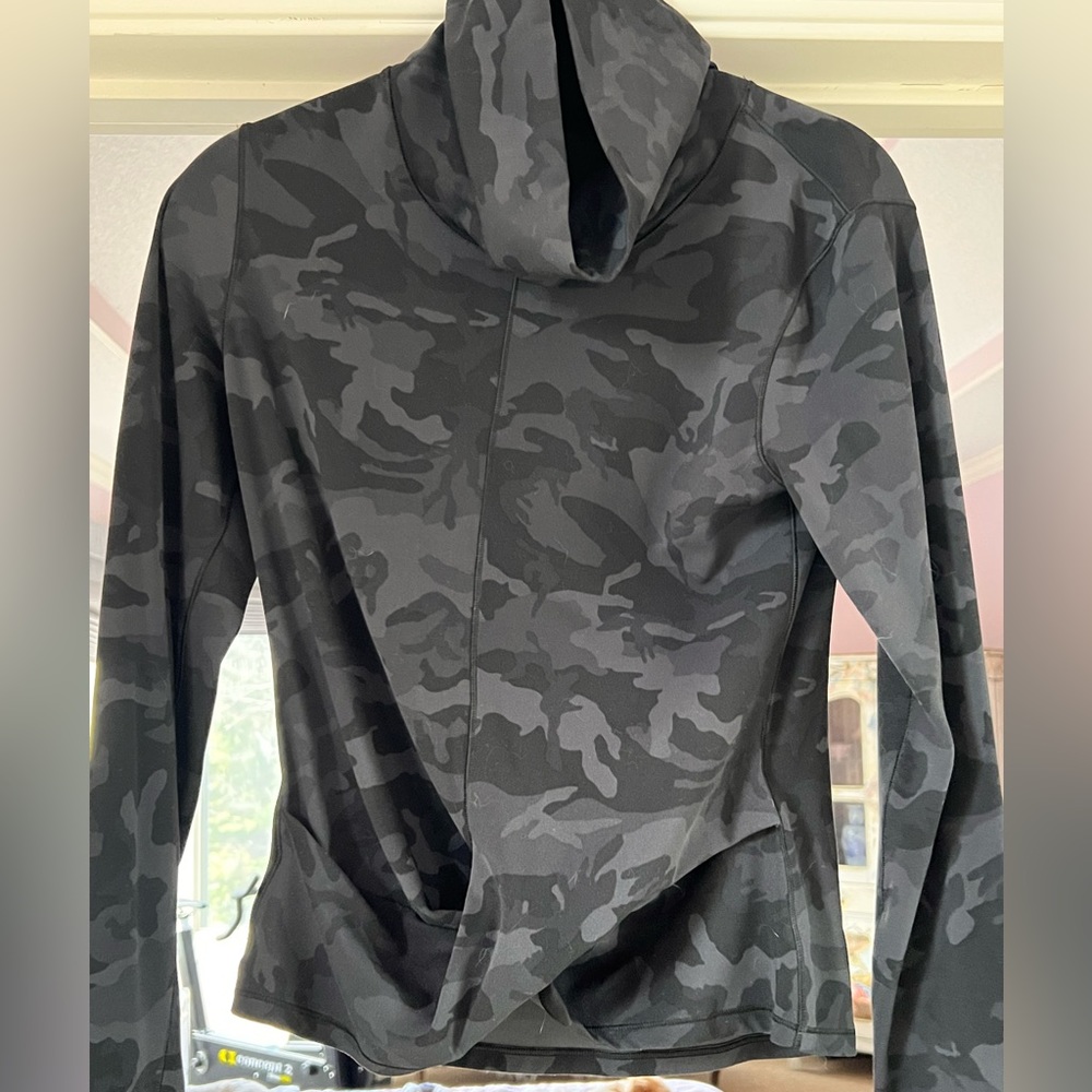 Lululemon Turtleneck/Cowl neck Top